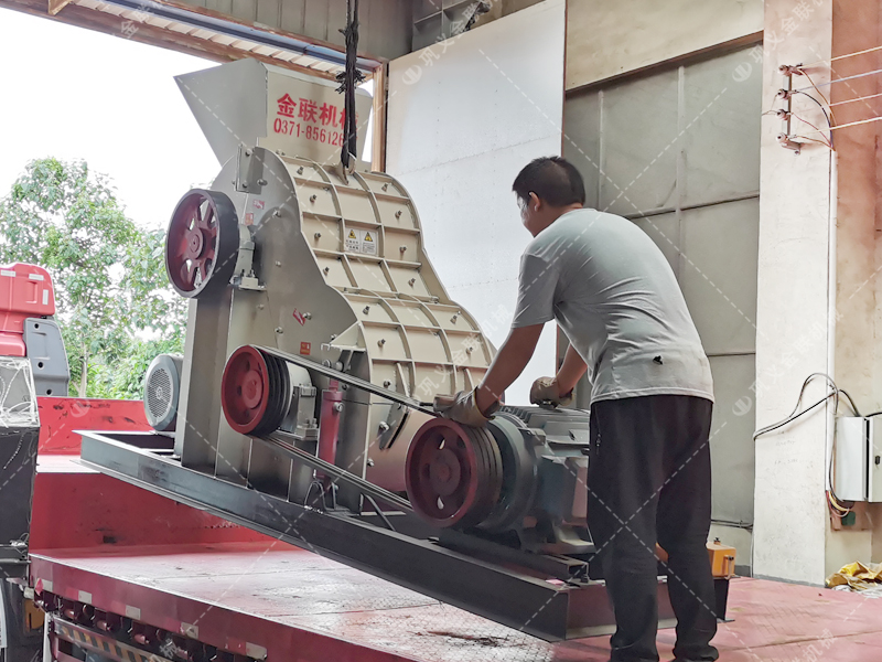 800x800中型雙級(jí)粉碎機(jī)設(shè)備發(fā)貨圖片 800x800中型雙級(jí)粉碎機(jī)設(shè)備發(fā)貨圖片