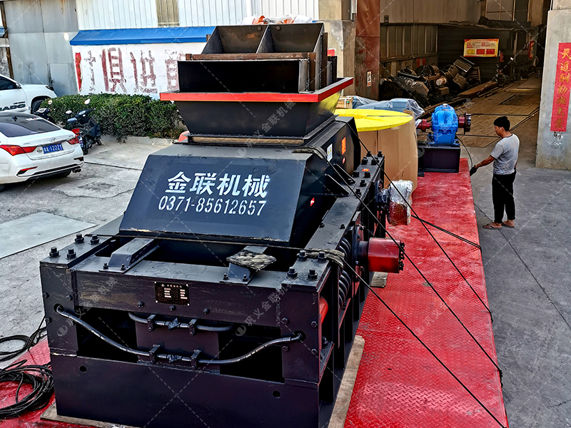 2PG1200x800半自動(dòng)液壓對(duì)輥破碎機(jī) 大型破碎機(jī)發(fā)貨 2PG1200x800半自動(dòng)液壓對(duì)輥破碎機(jī) 大型破碎機(jī)發(fā)貨
