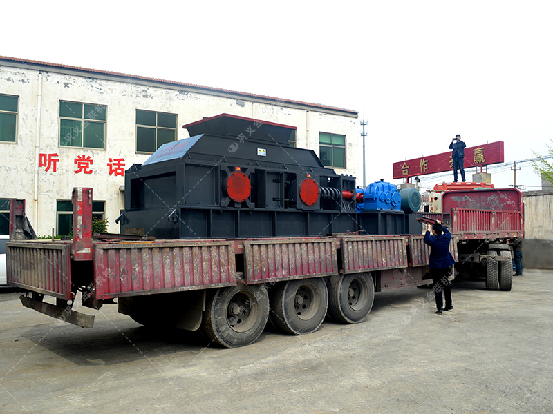 砂廠更換設(shè)備用對(duì)輥破碎機(jī)多少錢(qián)一臺(tái)？